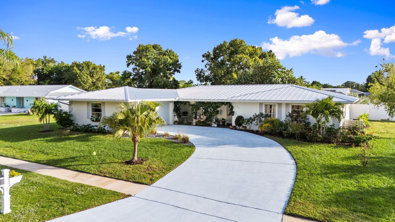 For Sale: $789,900 (4 beds, 3 baths, 2512 Square Feet)