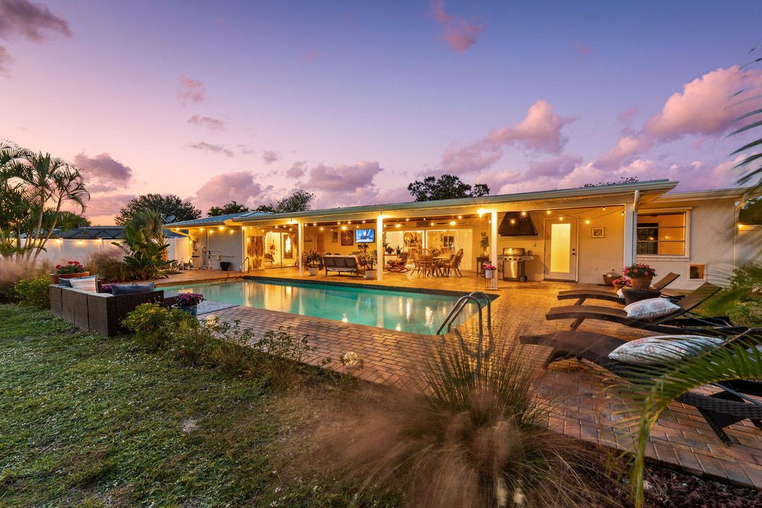 For Sale: $789,900 (4 beds, 3 baths, 2512 Square Feet)