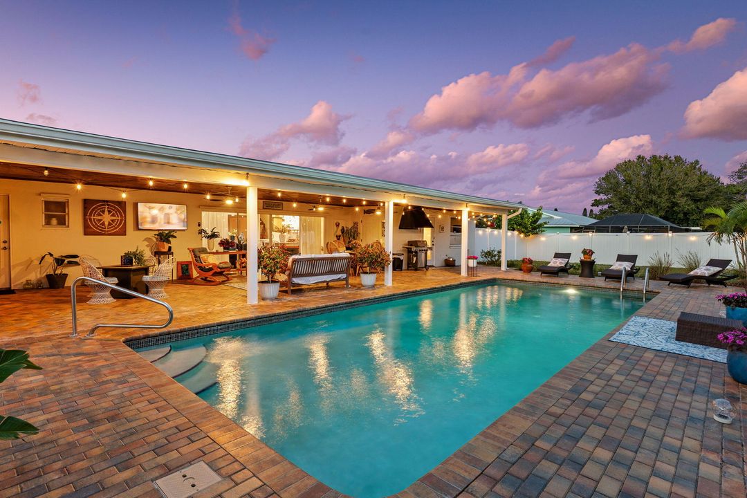 For Sale: $789,900 (4 beds, 3 baths, 2512 Square Feet)