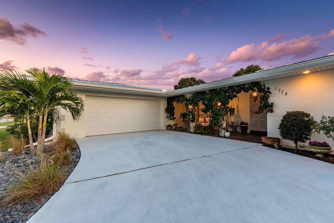 For Sale: $789,900 (4 beds, 3 baths, 2512 Square Feet)