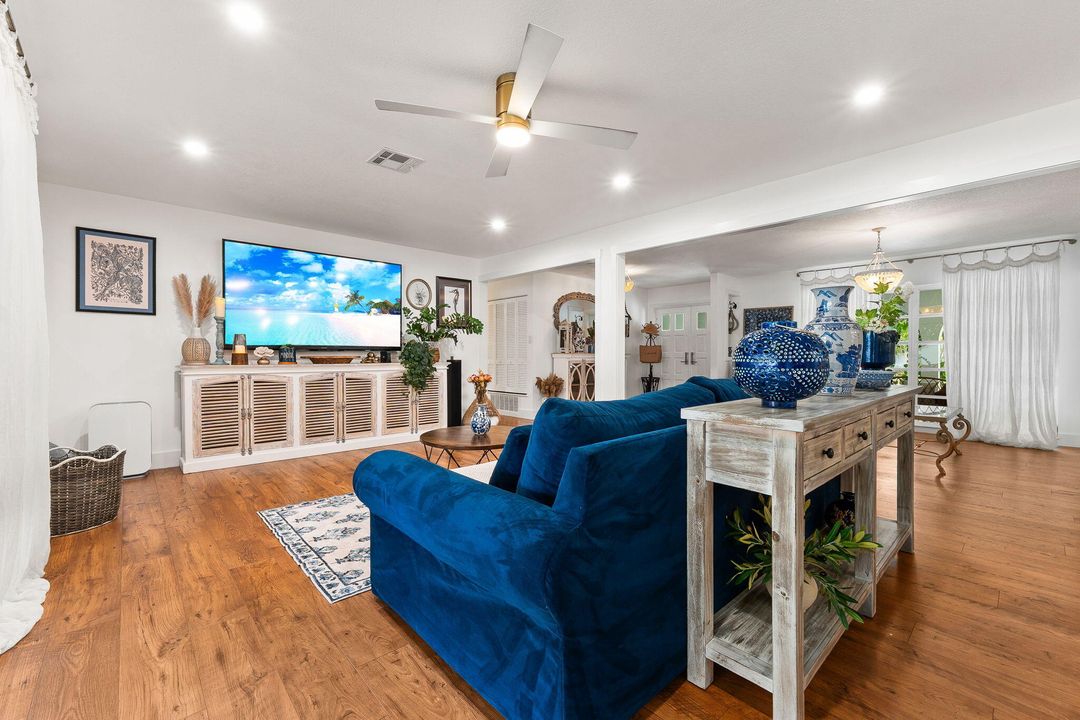 For Sale: $789,900 (4 beds, 3 baths, 2512 Square Feet)