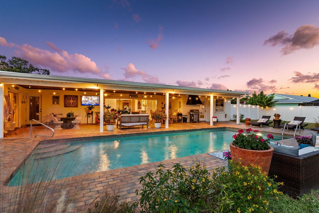 For Sale: $789,900 (4 beds, 3 baths, 2512 Square Feet)