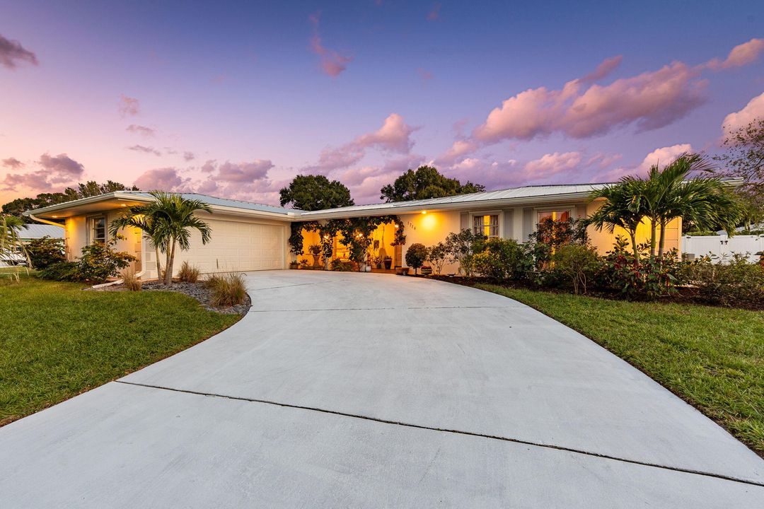 For Sale: $789,900 (4 beds, 3 baths, 2512 Square Feet)