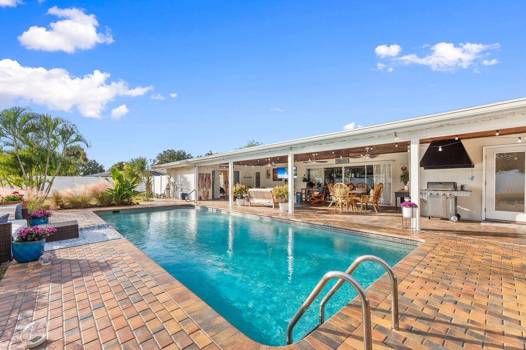 For Sale: $789,900 (4 beds, 3 baths, 2512 Square Feet)