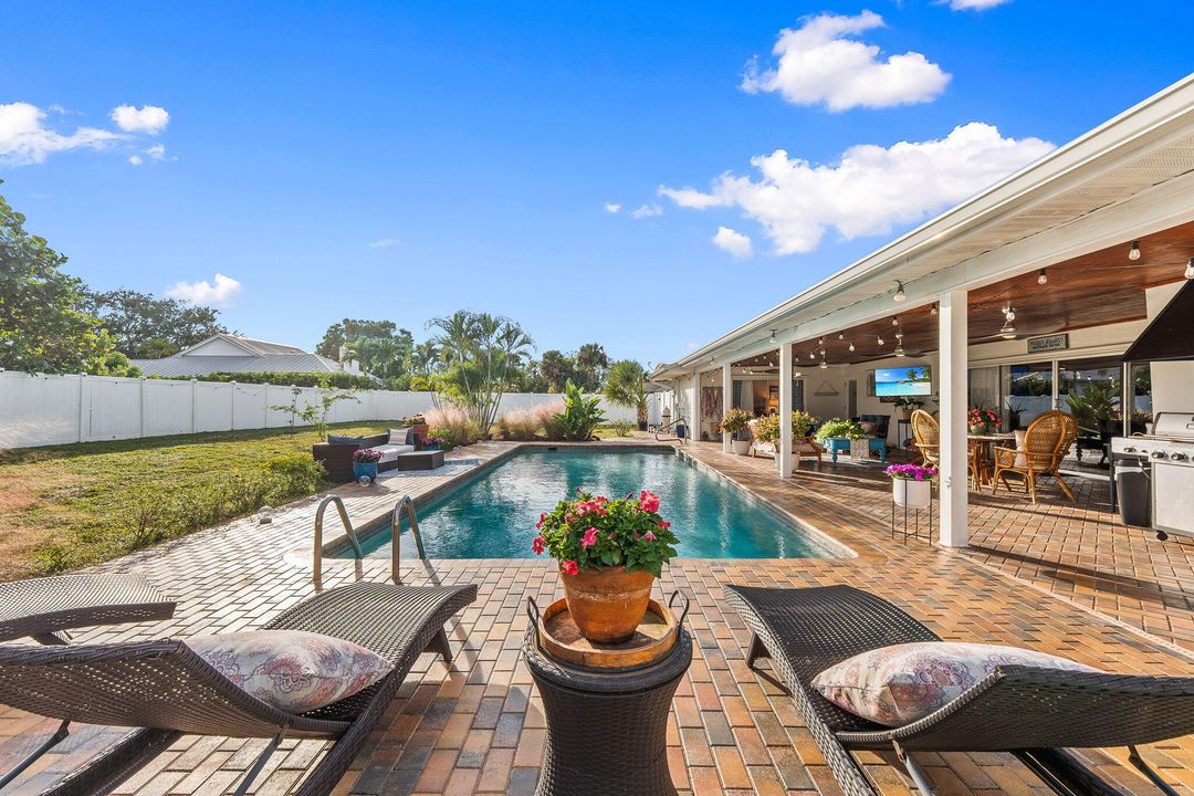 For Sale: $789,900 (4 beds, 3 baths, 2512 Square Feet)