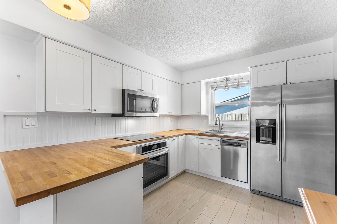 Recently Rented: $2,500 (2 beds, 2 baths, 948 Square Feet)