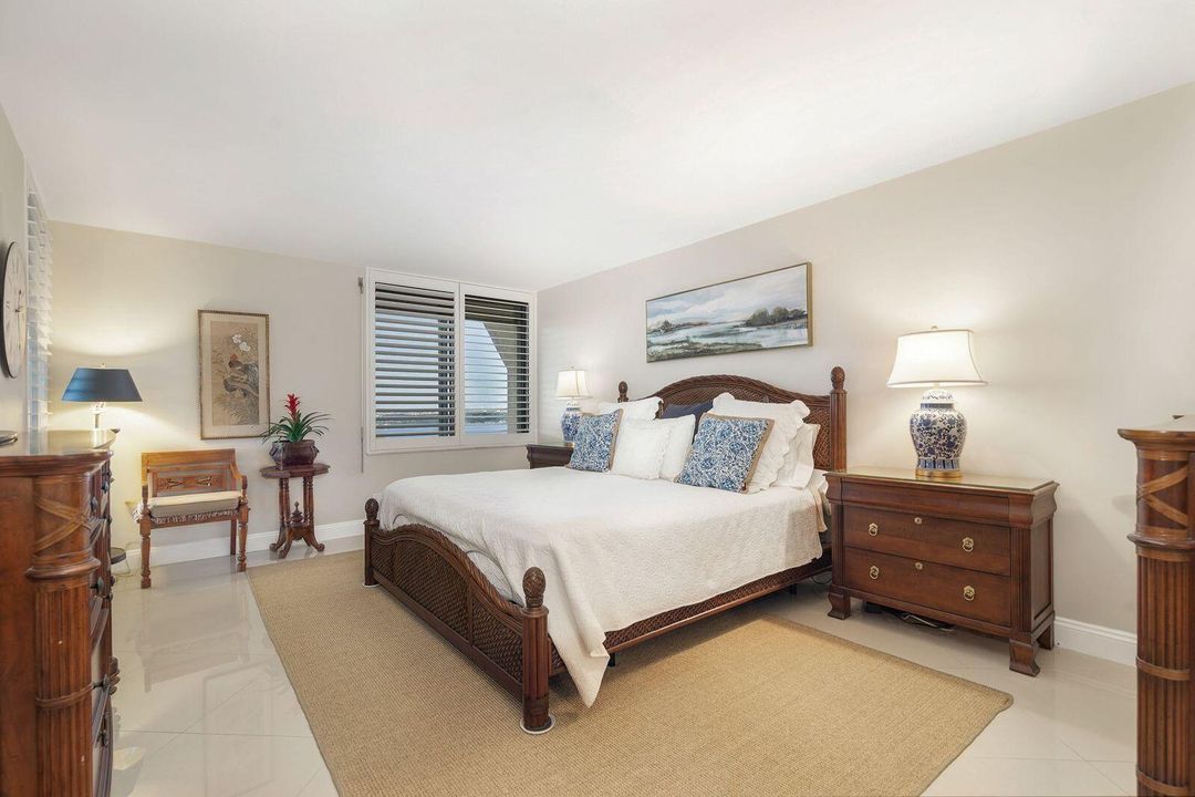 En Venta: $695,000 (3 camas, 3 baños, 2250 Pies cuadrados)