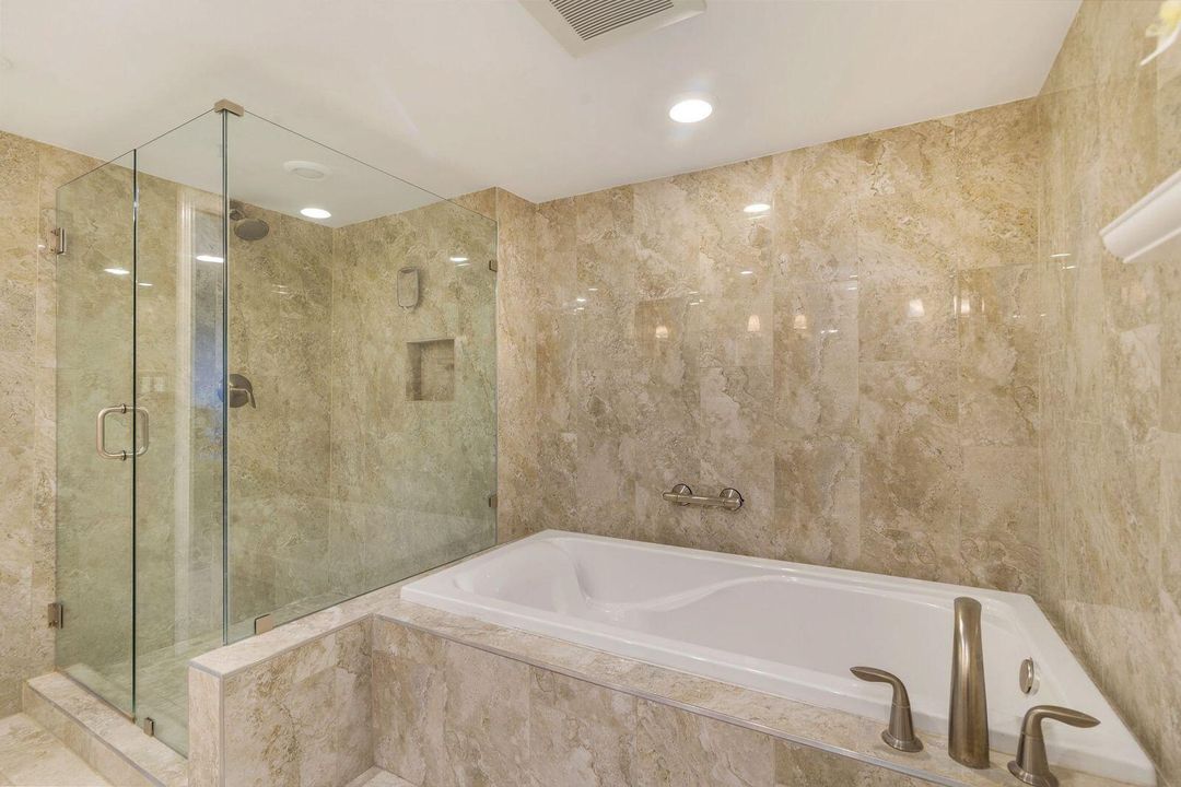 En Venta: $695,000 (3 camas, 3 baños, 2250 Pies cuadrados)