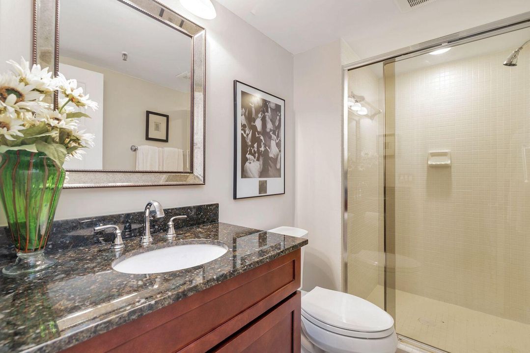 En Venta: $695,000 (3 camas, 3 baños, 2250 Pies cuadrados)