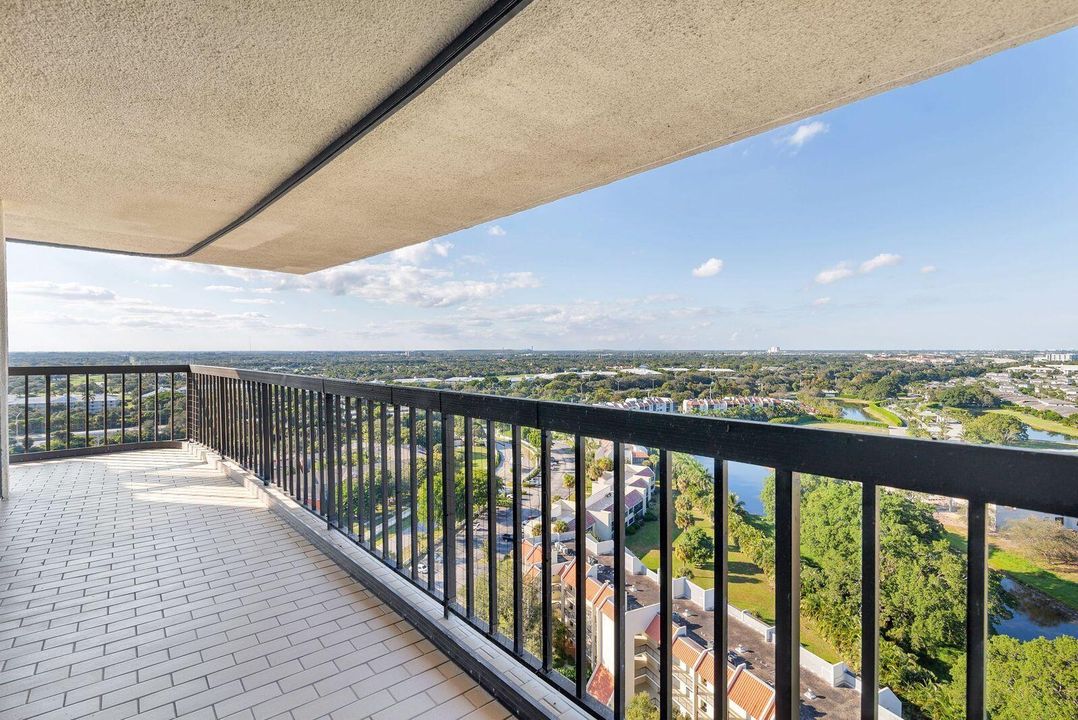 En Venta: $695,000 (3 camas, 3 baños, 2250 Pies cuadrados)