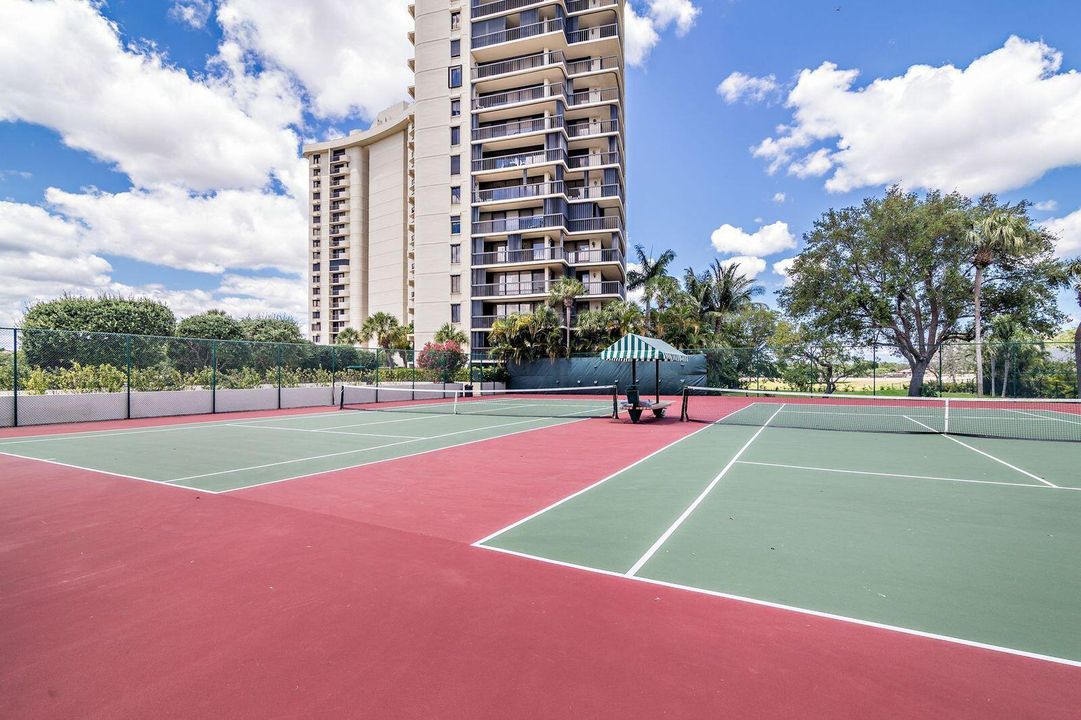 En Venta: $695,000 (3 camas, 3 baños, 2250 Pies cuadrados)