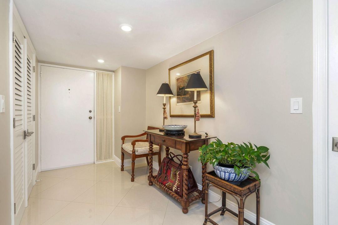 En Venta: $695,000 (3 camas, 3 baños, 2250 Pies cuadrados)