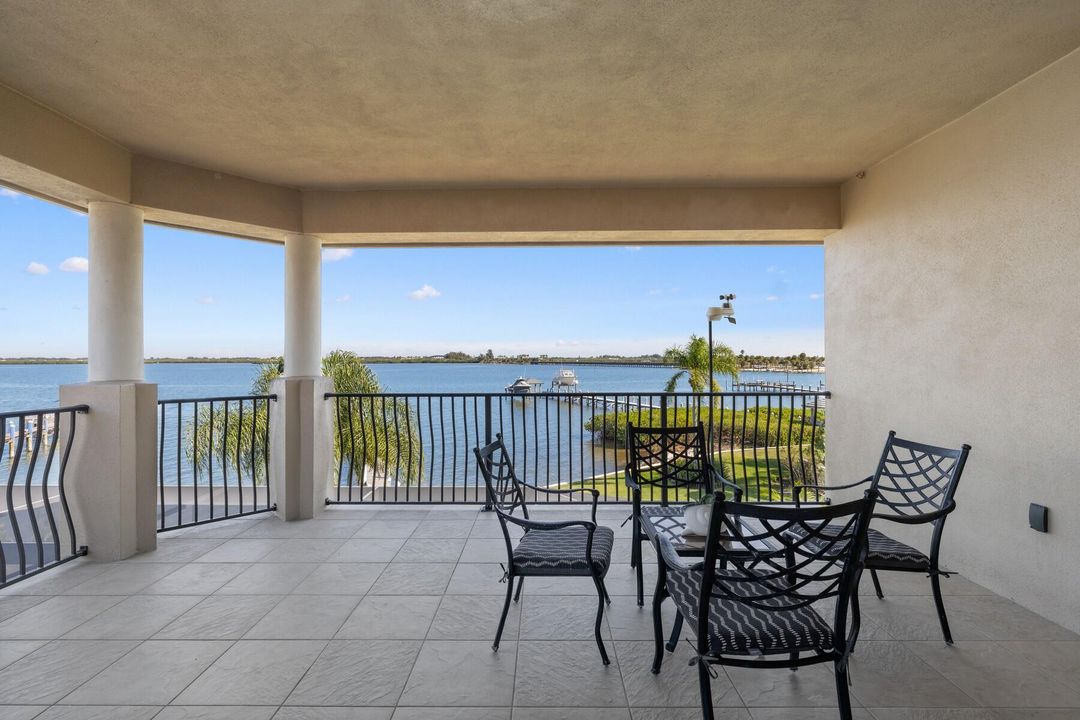 For Sale: $1,835,000 (4 beds, 4 baths, 3400 Square Feet)