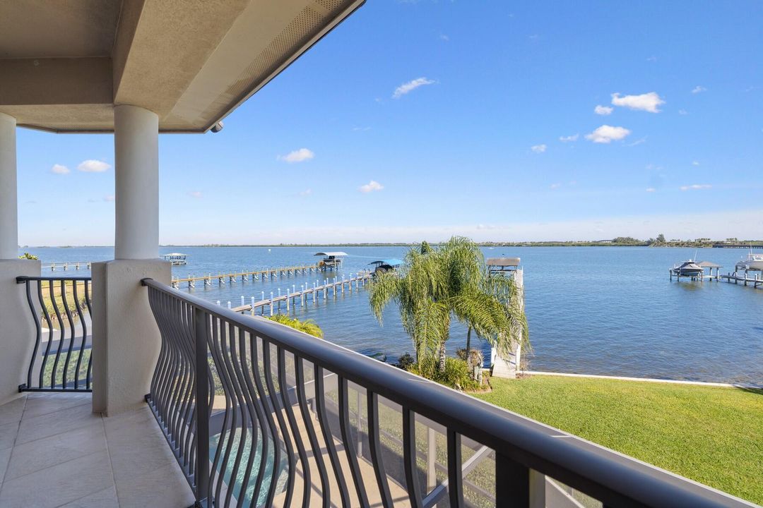 For Sale: $1,835,000 (4 beds, 4 baths, 3400 Square Feet)