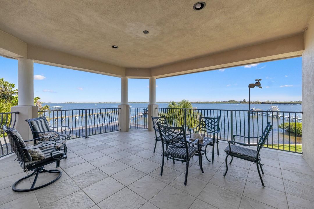 For Sale: $1,835,000 (4 beds, 4 baths, 3400 Square Feet)