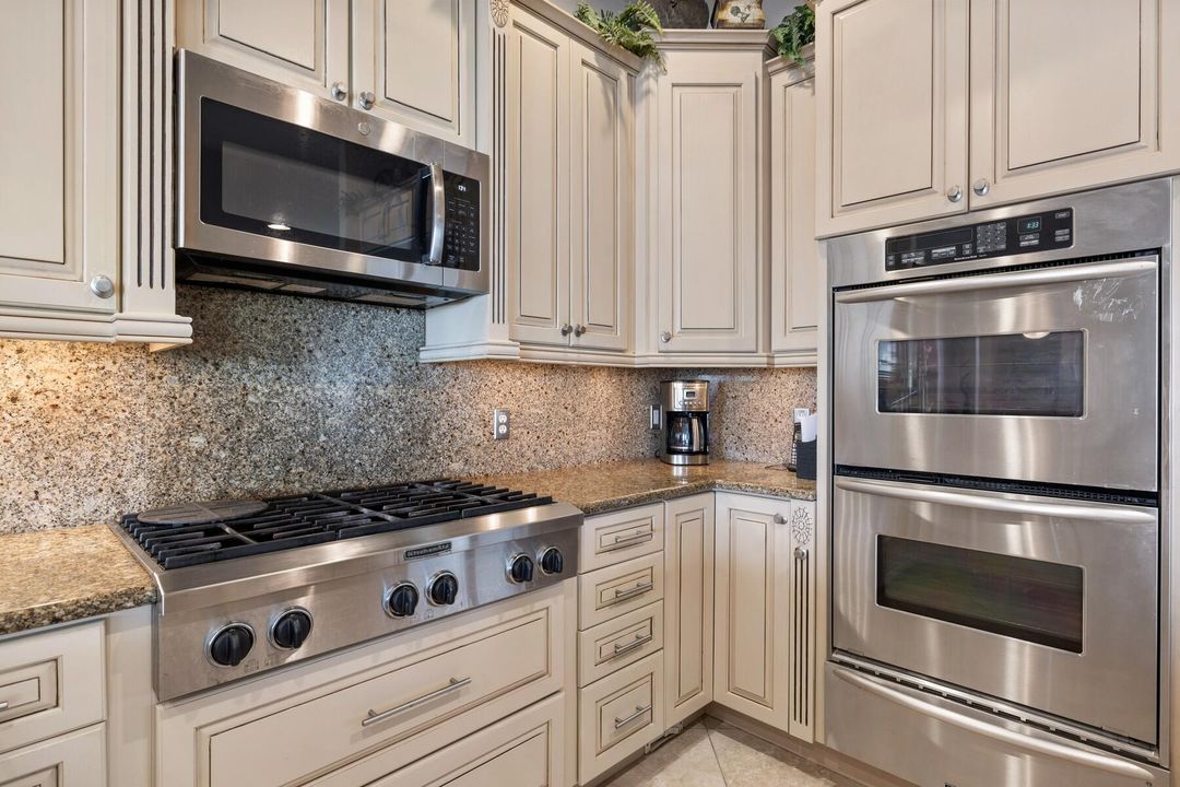 For Sale: $1,835,000 (4 beds, 4 baths, 3400 Square Feet)