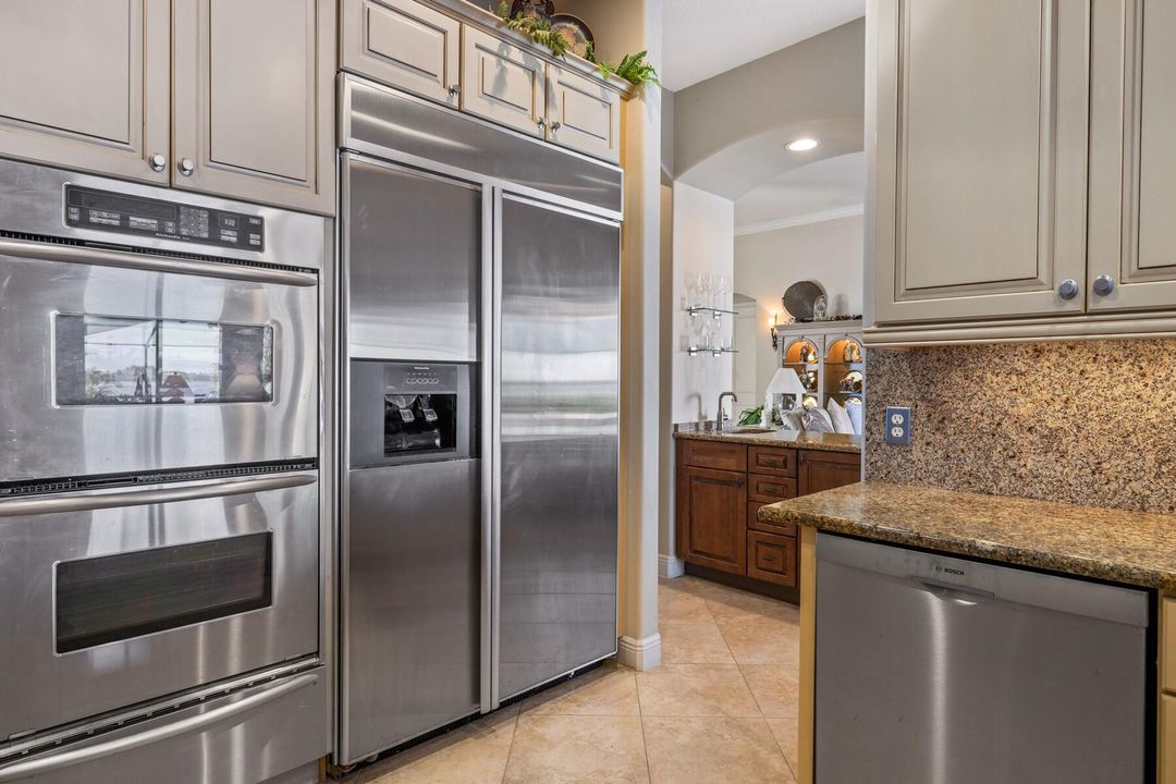 For Sale: $1,835,000 (4 beds, 4 baths, 3400 Square Feet)