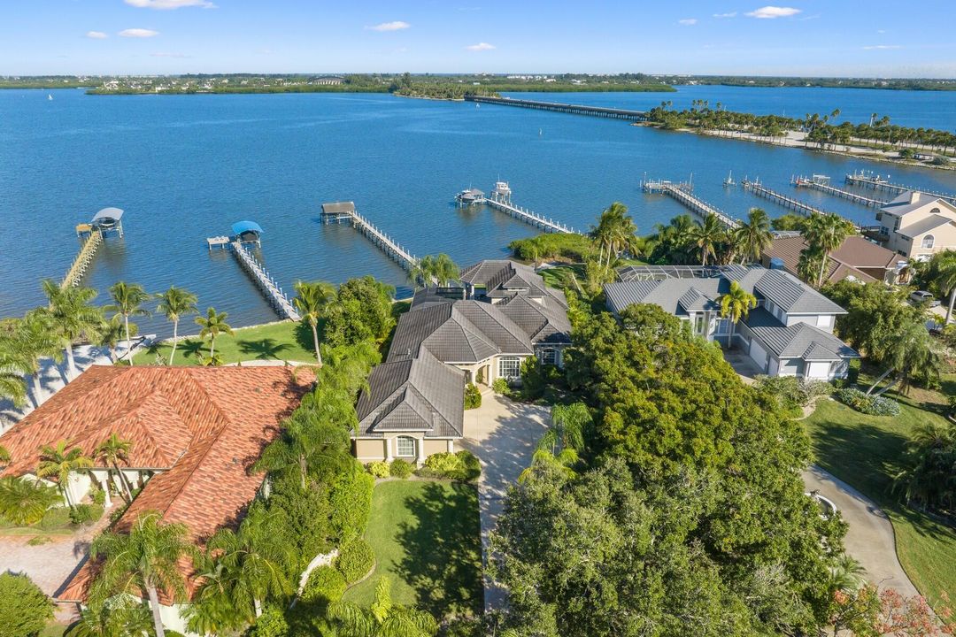 For Sale: $1,835,000 (4 beds, 4 baths, 3400 Square Feet)