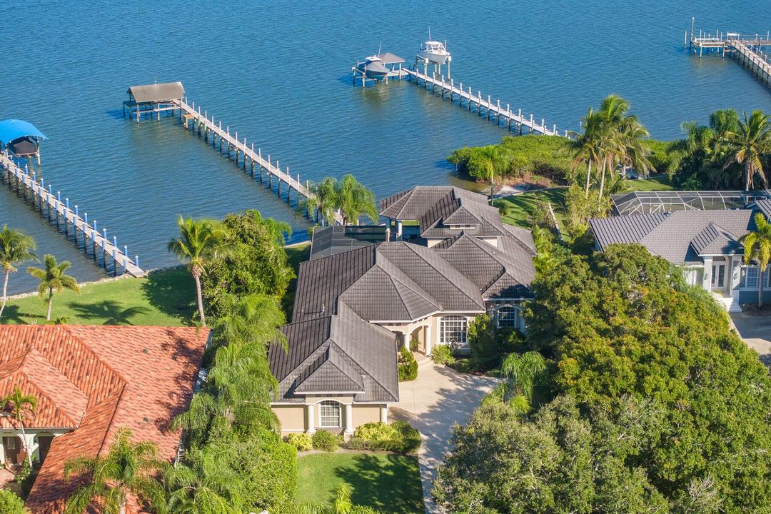 For Sale: $1,835,000 (4 beds, 4 baths, 3400 Square Feet)