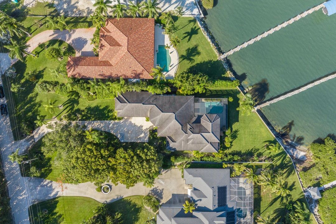 For Sale: $1,835,000 (4 beds, 4 baths, 3400 Square Feet)