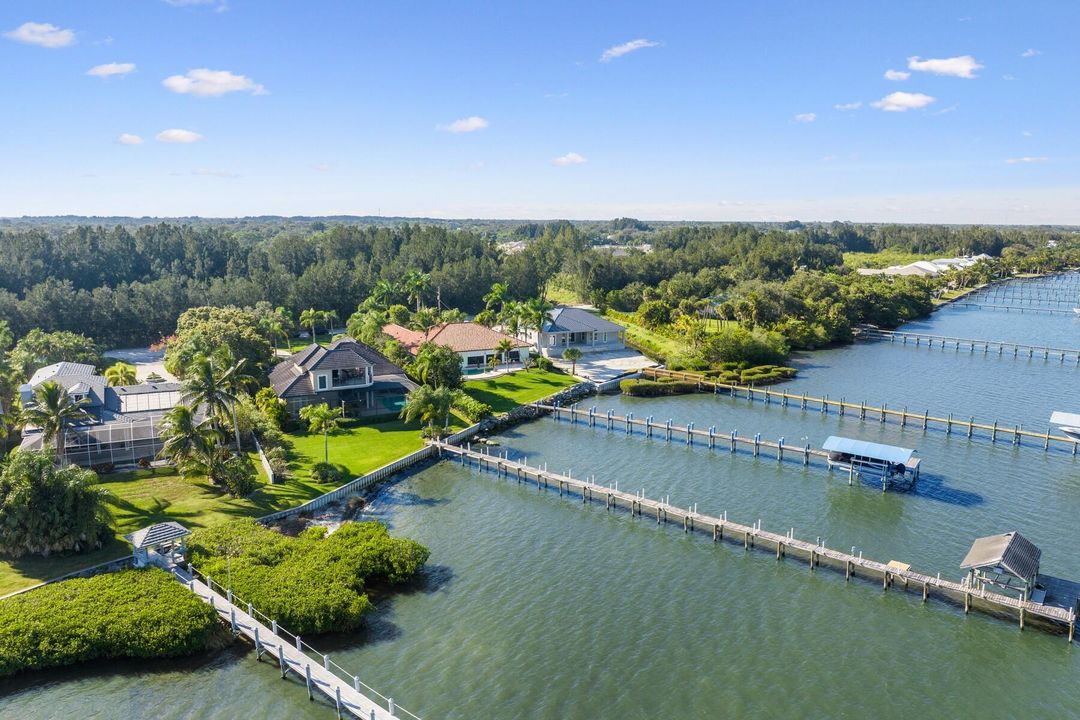 For Sale: $1,835,000 (4 beds, 4 baths, 3400 Square Feet)