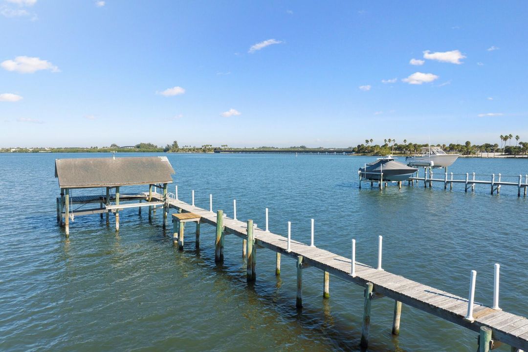 For Sale: $1,835,000 (4 beds, 4 baths, 3400 Square Feet)