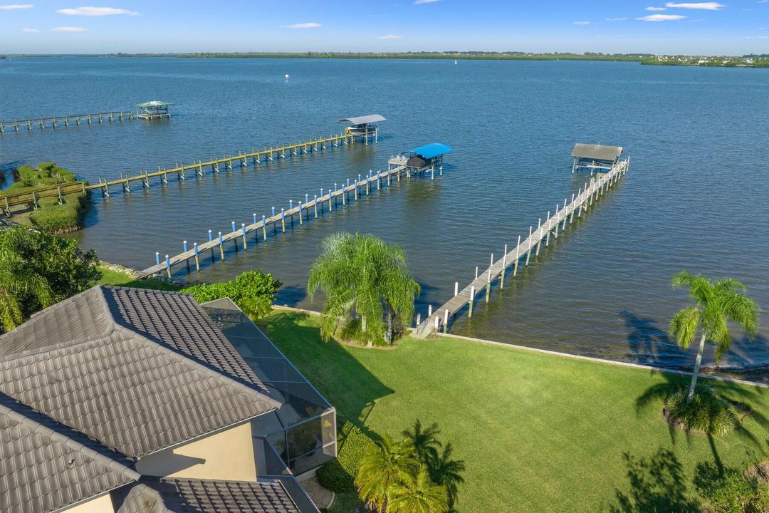 For Sale: $1,835,000 (4 beds, 4 baths, 3400 Square Feet)