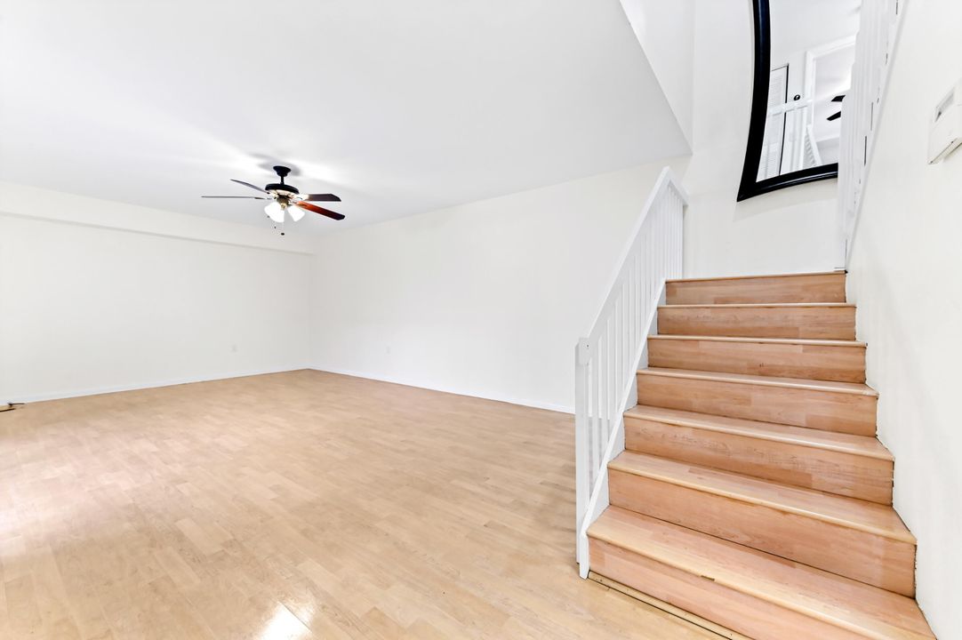 合同活跃: $2,400 (2 贝兹, 2 浴室, 1236 平方英尺)