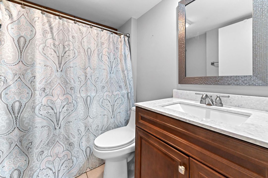 合同活跃: $2,400 (2 贝兹, 2 浴室, 1236 平方英尺)