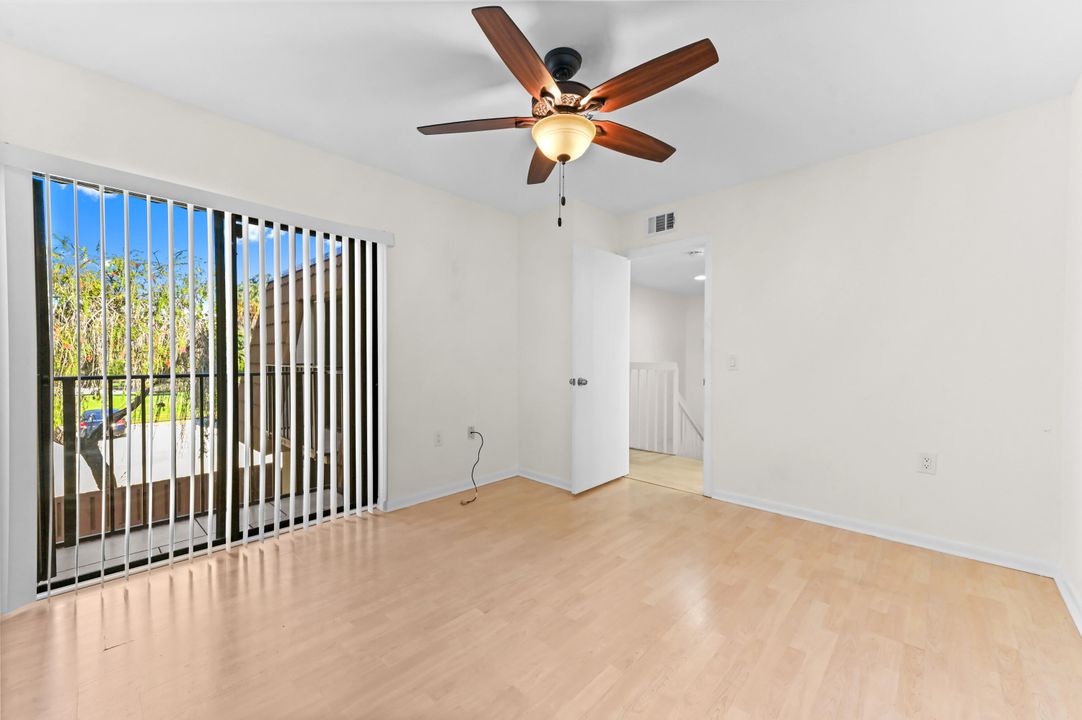 合同活跃: $2,400 (2 贝兹, 2 浴室, 1236 平方英尺)