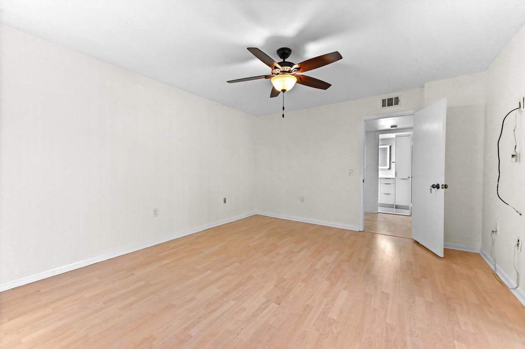 合同活跃: $2,400 (2 贝兹, 2 浴室, 1236 平方英尺)