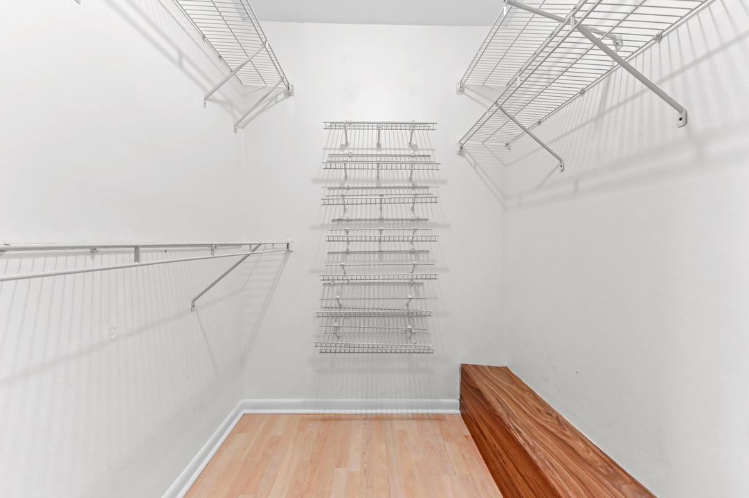 合同活跃: $2,400 (2 贝兹, 2 浴室, 1236 平方英尺)