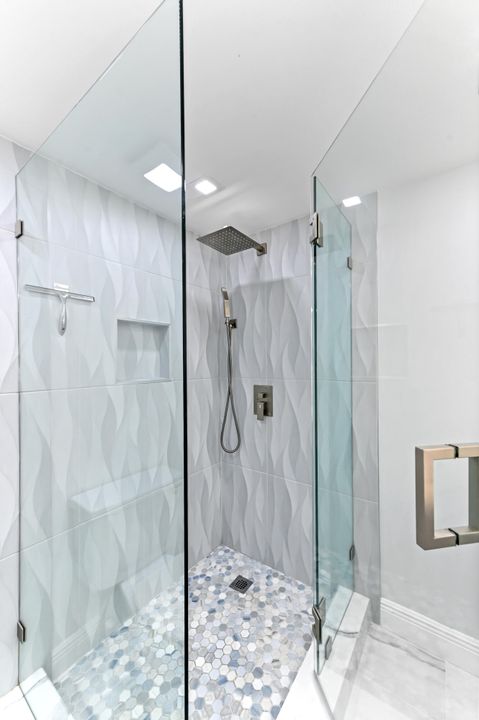 合同活跃: $2,400 (2 贝兹, 2 浴室, 1236 平方英尺)