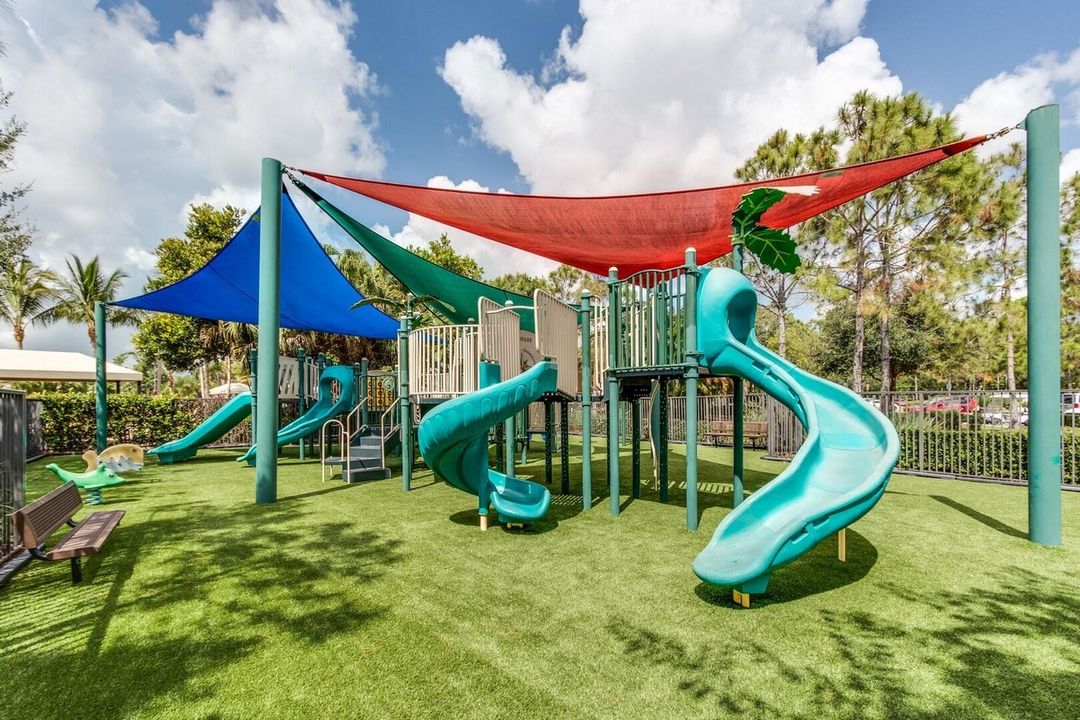 For Sale: $829,000 (4 beds, 3 baths, 2495 Square Feet)