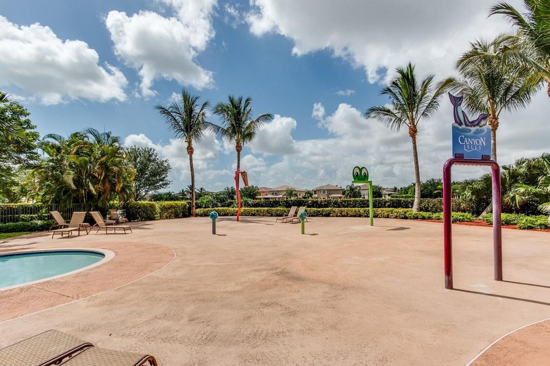 For Sale: $829,000 (4 beds, 3 baths, 2495 Square Feet)