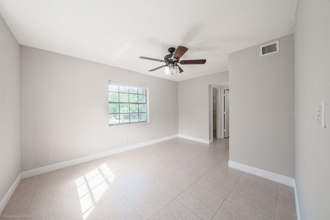 出租: $1,900 (2 贝兹, 2 浴室, 1056 平方英尺)