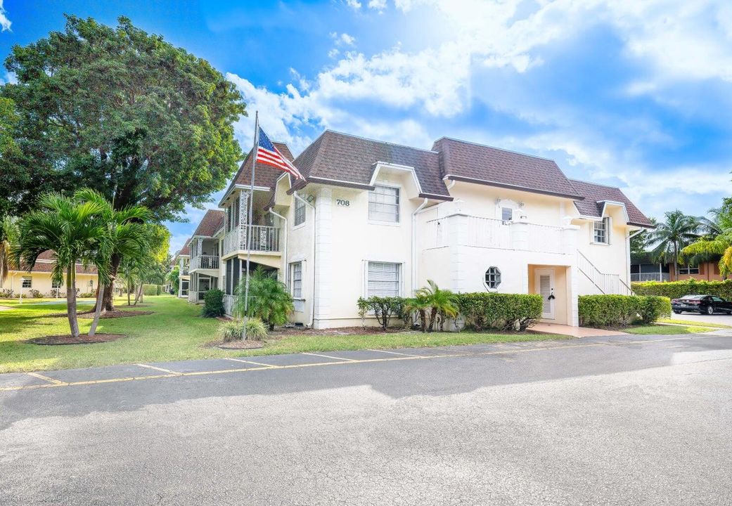 出租: $1,900 (2 贝兹, 2 浴室, 1056 平方英尺)