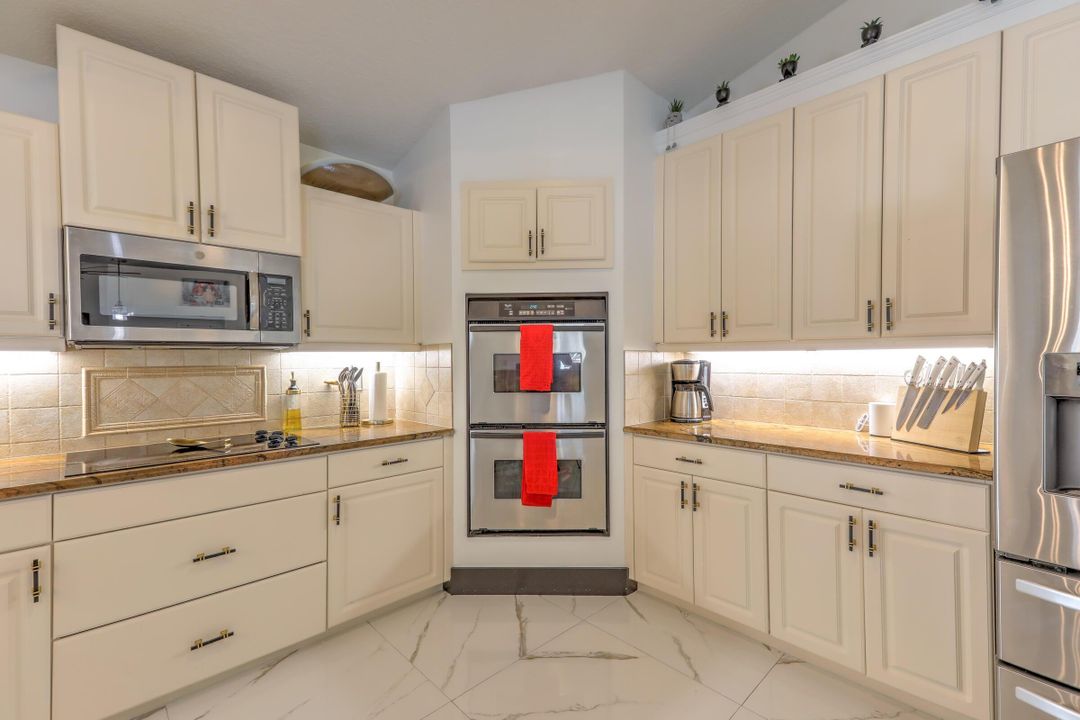 For Sale: $615,000 (4 beds, 2 baths, 2318 Square Feet)