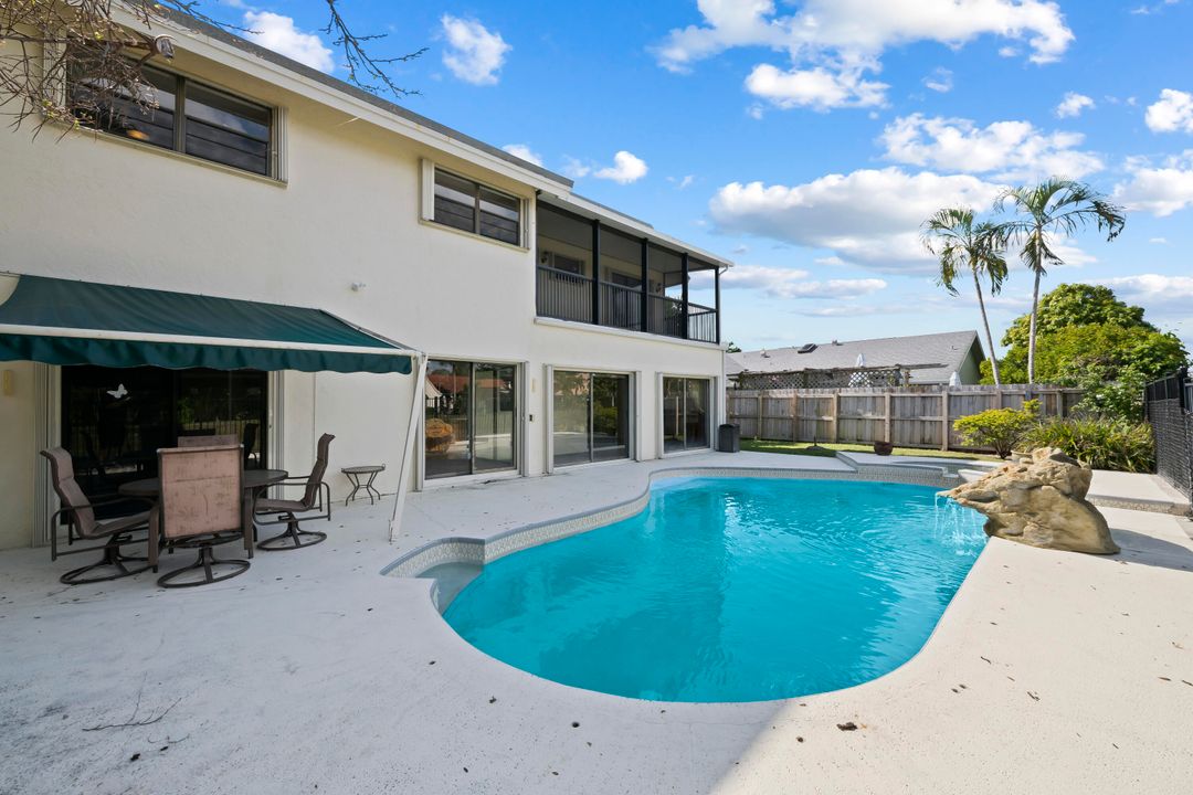 Activo con contrato: $950,000 (4 camas, 2 baños, 2665 Pies cuadrados)