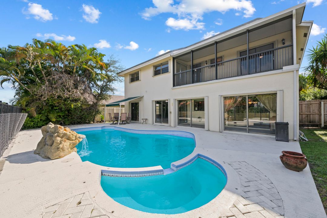 Activo con contrato: $950,000 (4 camas, 2 baños, 2665 Pies cuadrados)