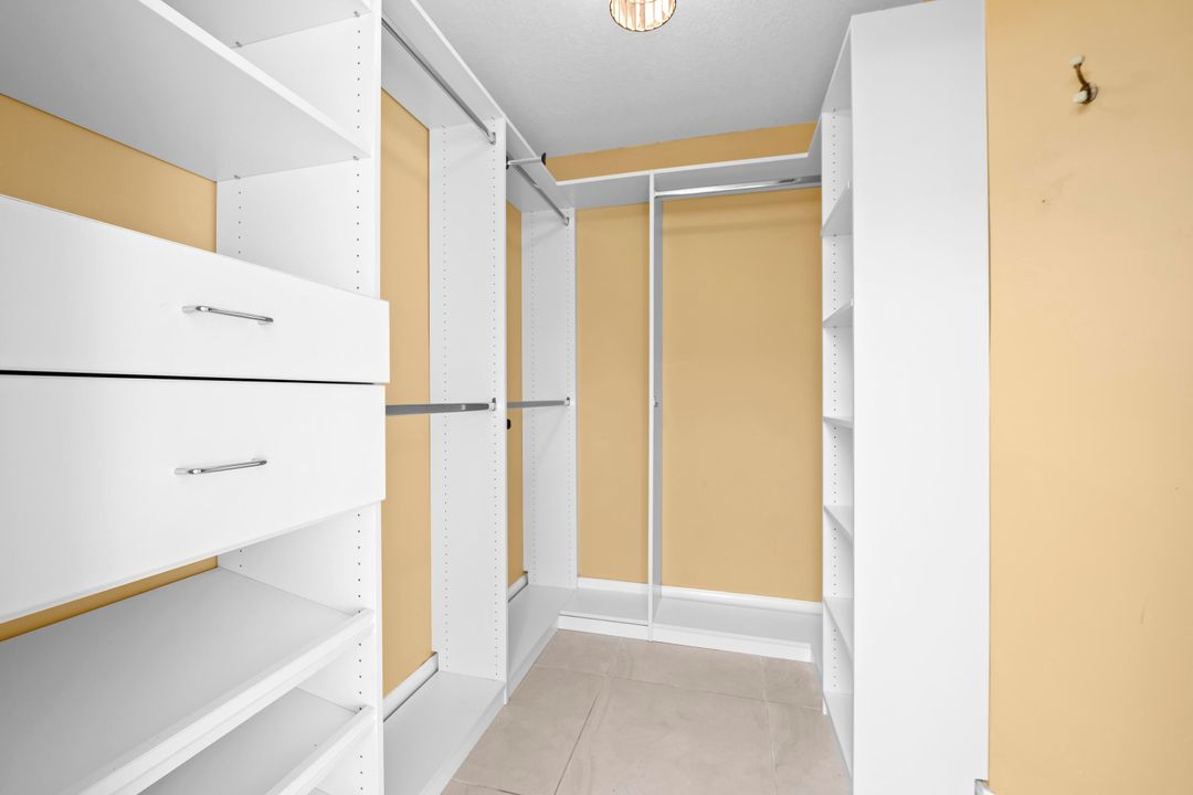 Activo con contrato: $950,000 (4 camas, 2 baños, 2665 Pies cuadrados)