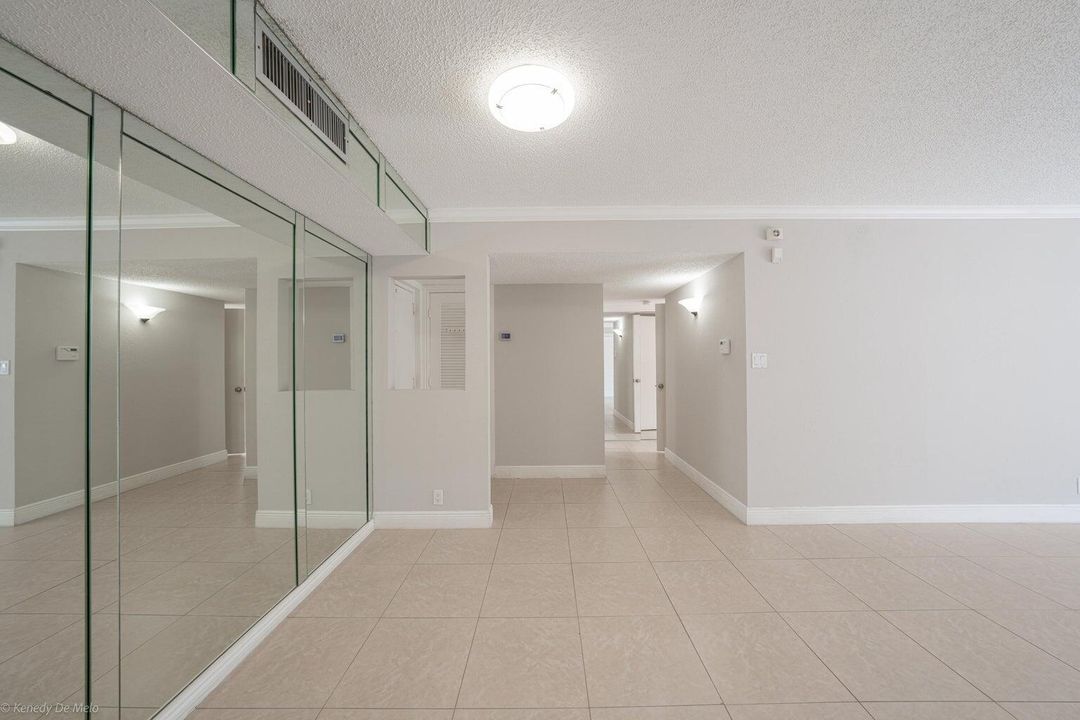 For Sale: $217,000 (2 beds, 2 baths, 1056 Square Feet)