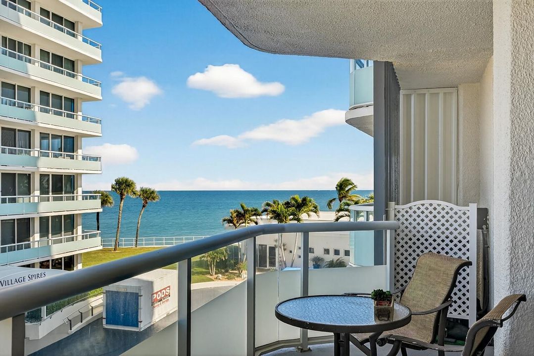 For Sale: $725,000 (2 beds, 2 baths, 1112 Square Feet)