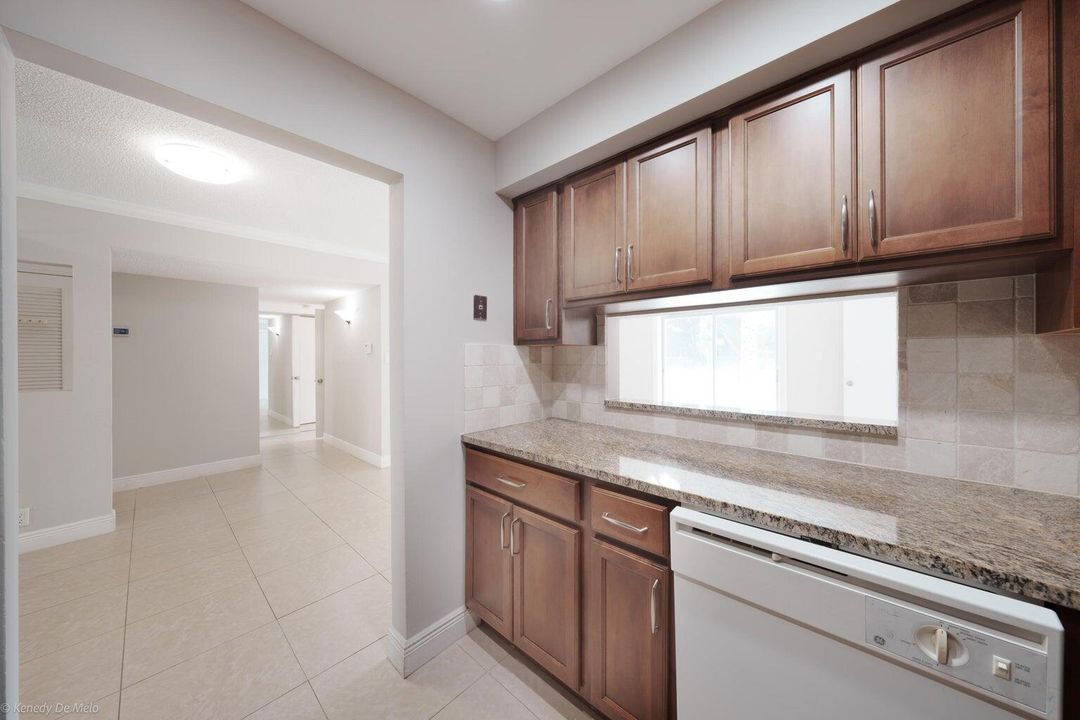 For Sale: $217,000 (2 beds, 2 baths, 1056 Square Feet)
