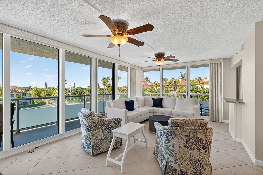 For Sale: $725,000 (2 beds, 2 baths, 1112 Square Feet)