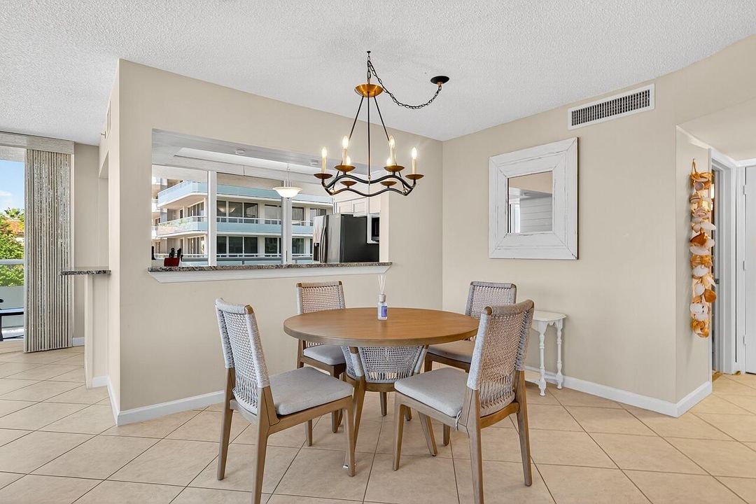 For Sale: $725,000 (2 beds, 2 baths, 1112 Square Feet)