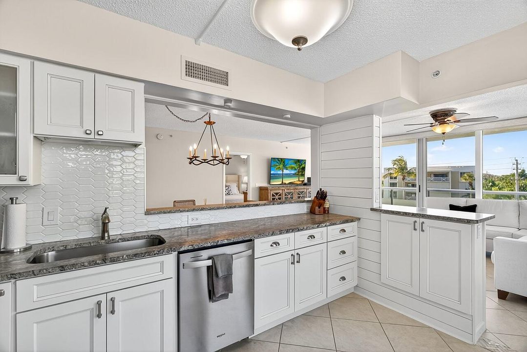 For Sale: $725,000 (2 beds, 2 baths, 1112 Square Feet)