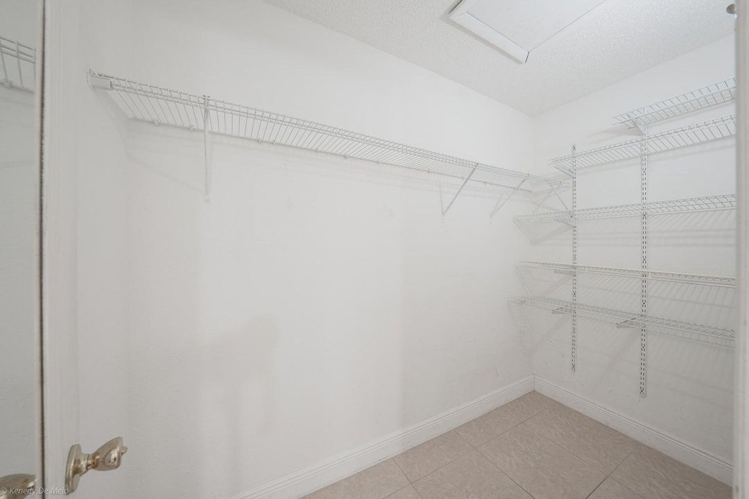 For Sale: $217,000 (2 beds, 2 baths, 1056 Square Feet)