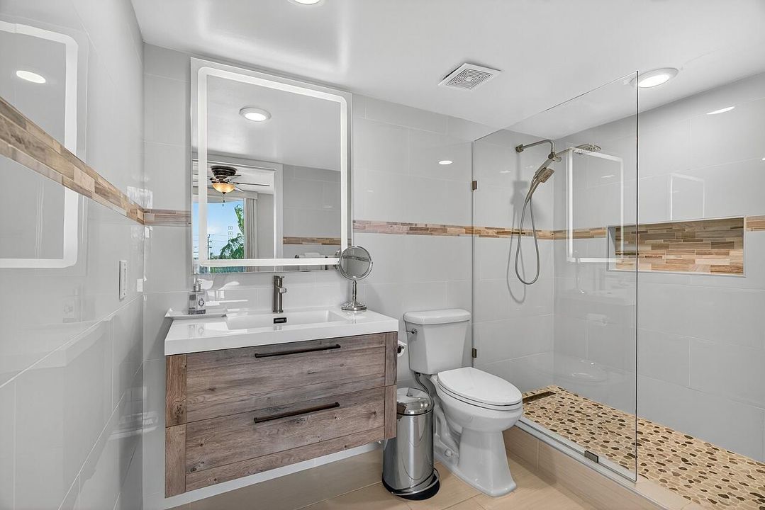 For Sale: $725,000 (2 beds, 2 baths, 1112 Square Feet)