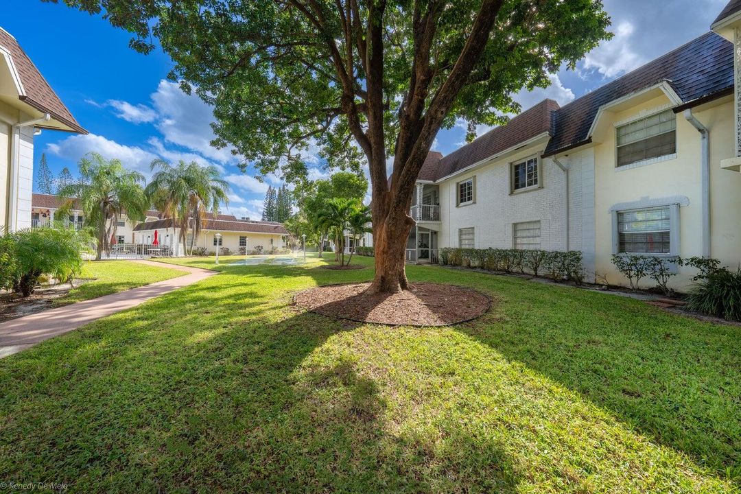 For Sale: $217,000 (2 beds, 2 baths, 1056 Square Feet)